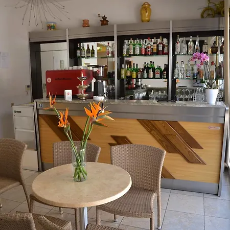 Larenzia Hotell 3*