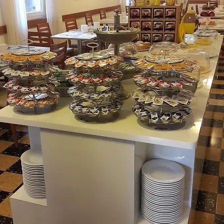 Hotell Larenzia Cattolica