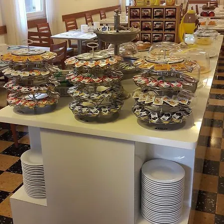 Hotel Larenzia Cattolica