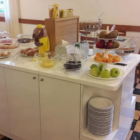 Larenzia 3*