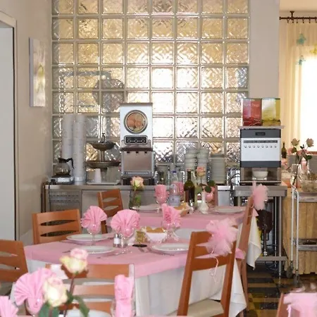 Larenzia 3*
