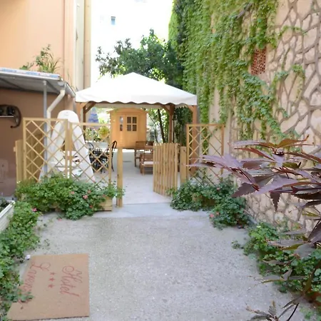 Larenzia Hotel 3*