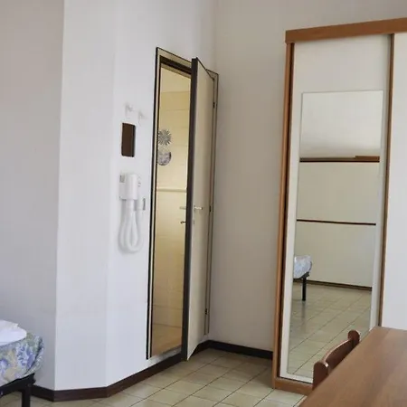 Larenzia Hotel 3*