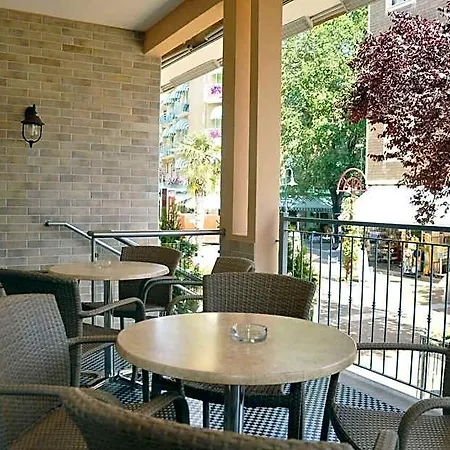 Hotel Larenzia Cattolica