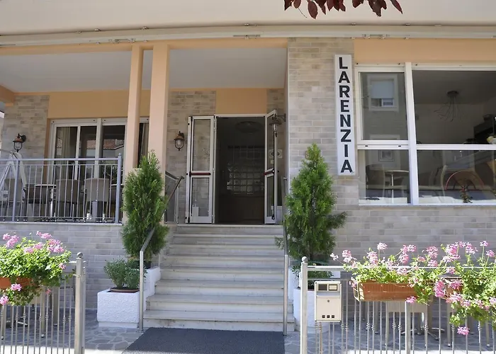 Hotell Larenzia Cattolica