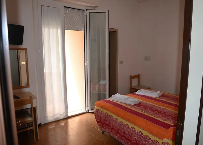 Hotel Larenzia Cattolica